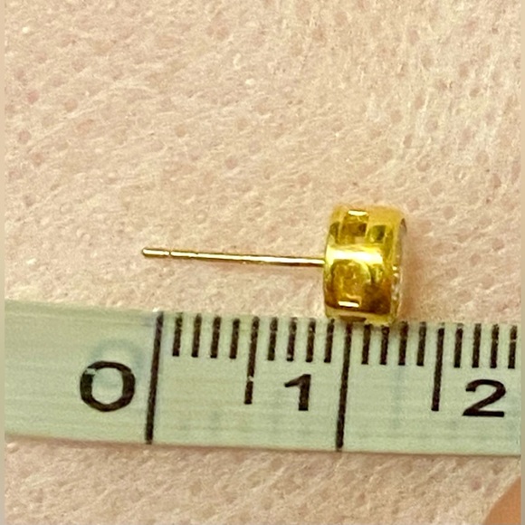 18 K Gold & Moissanite Stud Earrings - Picture 7 of 7